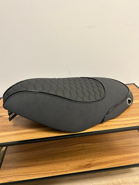 Custom zadel Piaggio Zip | Enkel Seat Leer Zijkant Stof