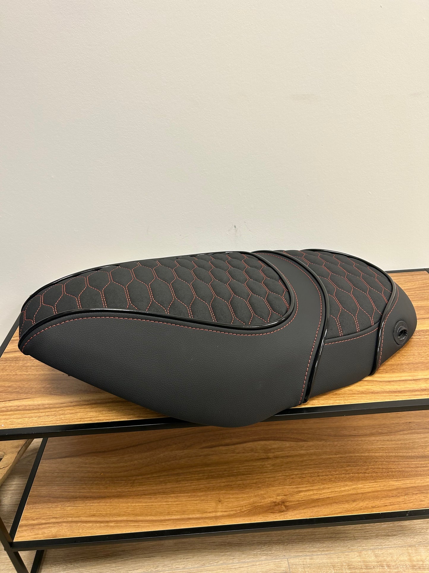 Custom zadel Piaggio Zip | Rood Leer Duo Seat Anti-Slip Stof