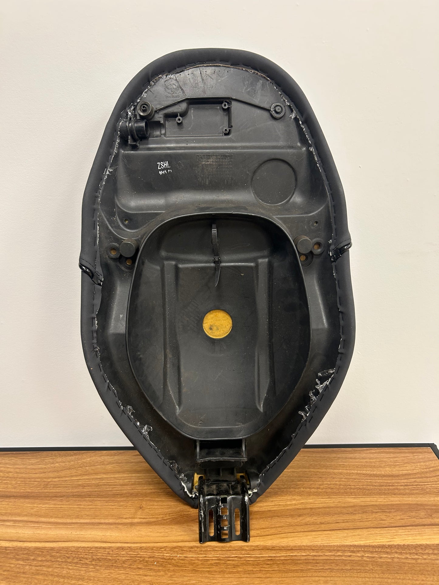 Custom zadel Piaggio Zip | Enkel Seat Leer Zijkant Stof