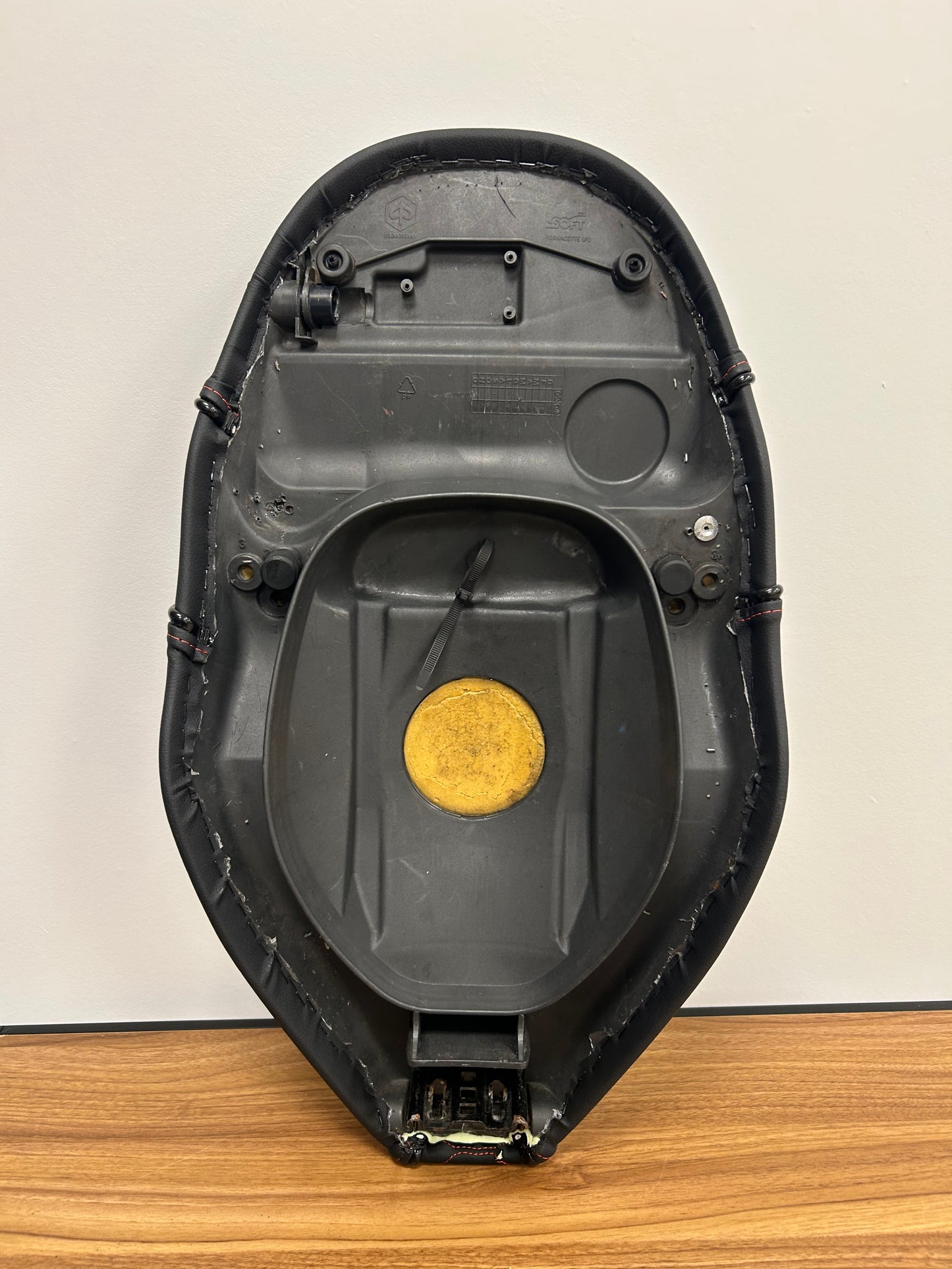 Custom zadel Piaggio Zip | Rood Leer Duo Seat Anti-Slip Stof