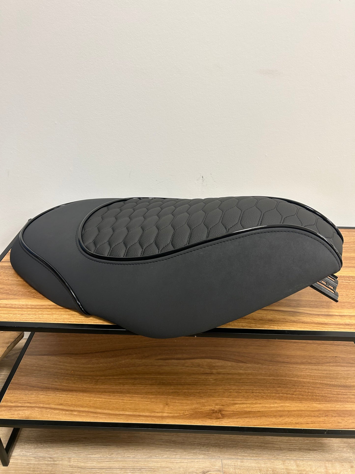 Custom zadel Piaggio Zip | Enkel Seat Leer Zijkant Stof