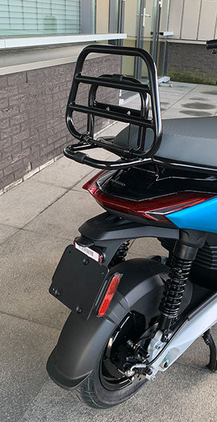 Achterdrager Regia opklapbaar Regia zwart hoogglans Piaggio One (kopie)